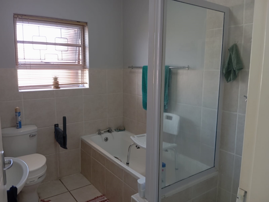 2 Bedroom Property for Sale in Kabega Park Eastern Cape